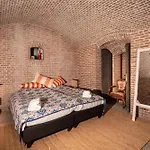 Fort Vuren Hotel *