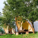 Fort Vuren Отель