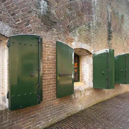 מלון Fort Vuren