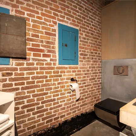 Fort Vuren מלון *