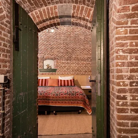 Fort Vuren Hotel