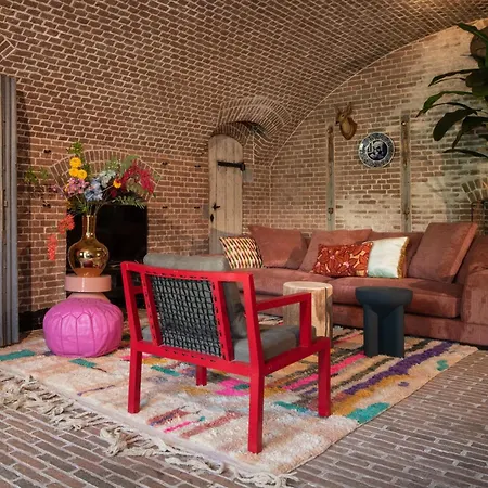 Fort Vuren מלון *