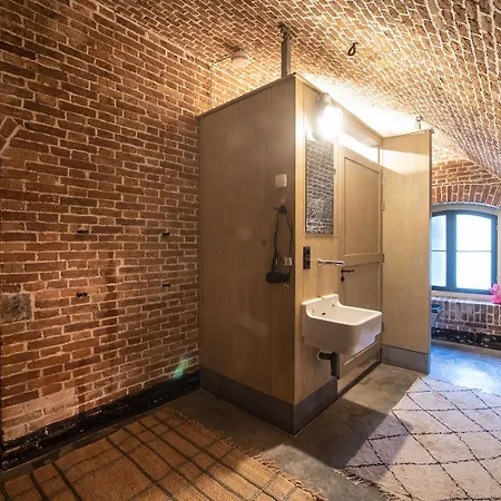 מלון Fort Vuren *