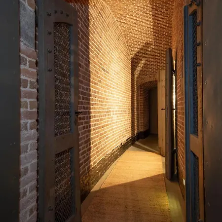 Fort Vuren Hotel