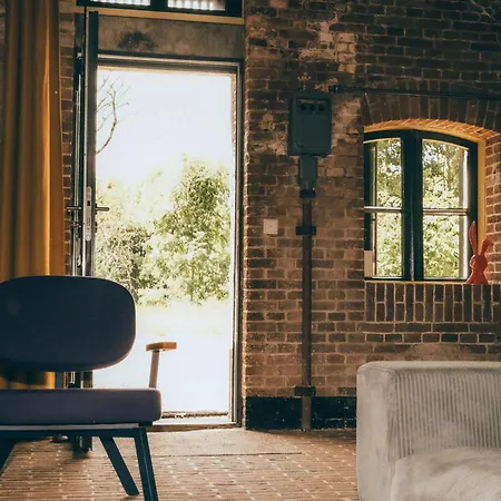 Fort Vuren Hotel *