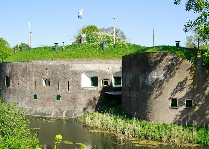 Fort Vuren Hotell Vuren